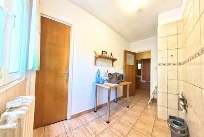 Apartament cu 3 camere decomandat, mobilat în Victoriei
