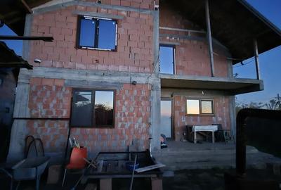 Casă cu Teren 1300 Mp în Varlaam - 1
