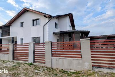 Casă cu 4 camere cu Teren 300 Mp în Micești