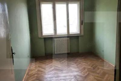 Apartament cu 4 camere decomandat în Central - 1
