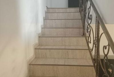 Casă cu 3 camere cu Teren 80 Mp în Central - 2