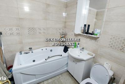 Apartament cu 3 camere decomandat în Central - 1