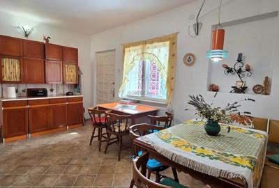 Casă cu 6 camere cu Teren 1632 Mp în Central - 4