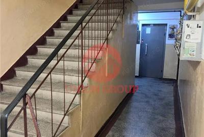 Apartament cu 3 camere decomandat în Casa de Cultură