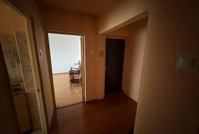 Apartament cu 3 camere, decomandat, - 1