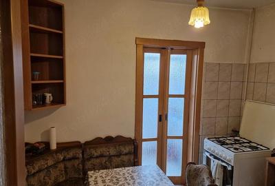 Apartament cu 3 camere decomandat în Soarelui