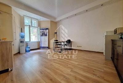 Spațiu comercial, de 65 mp, în Central