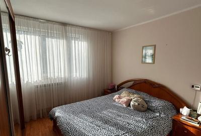 Inchiriez apartament 3 camere Micro 13 - 2