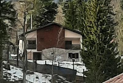 Casă cu 5 camere cu Teren 650 Mp în Central - 1