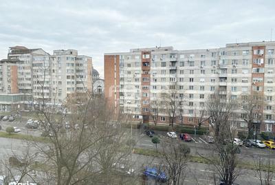 Apartament cu 3 camere decomandat în Decebal