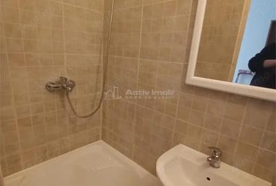 Garsonieră decomandată în Tractorul