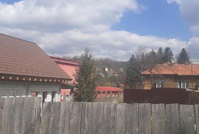 Casă cu Teren 1000 Mp în Petros - 1