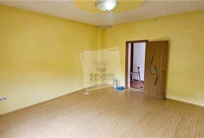 Proprietate cu potential | Casa trainica cu pivnita si pod | Lazaret - 7