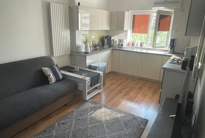 Apartament cu 2 camere în Apărătorii Patriei