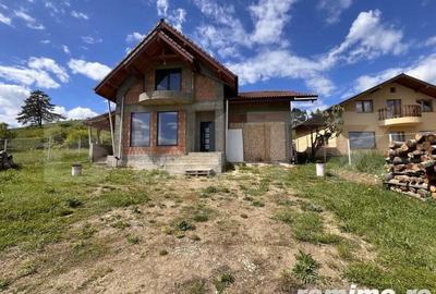 Casă cu 5 camere cu Canalizare în Central - 10