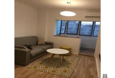 Apartament cu 3 camere semidecomandat în Romană