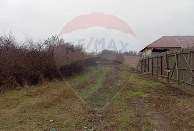 Teren de 2174 mp, în Pielești - 3