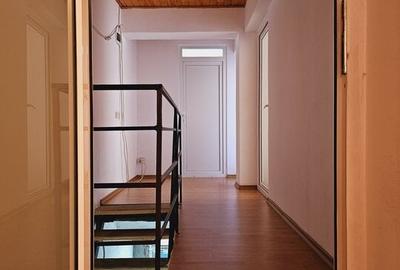 P-ta Muncii- 3 minute metrou, camera la vila pt. o studenta/ tanara absolventa - 6