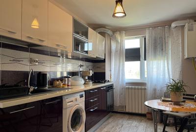 Apartament spa?ios 3 camere + 2 balcoane, zona turnuri Pacii Etaj 9/10 - 2