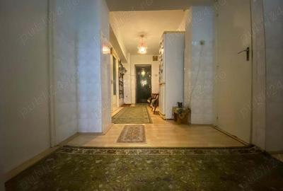 Apartament cu 3 camere decomandat în 22 Decembrie - 11