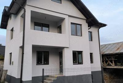 Casă cu 6 camere cu Teren 678 Mp în Dealu Mare - 3