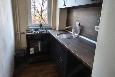 Apartament cu 3 camere semidecomandat în Central - 3