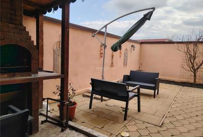 Casă cu 7 camere cu Teren 500 Mp în Păulești - 1