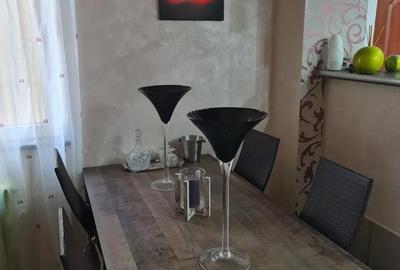 Apartament cu 4 camere decomandat în Tractorul - 10