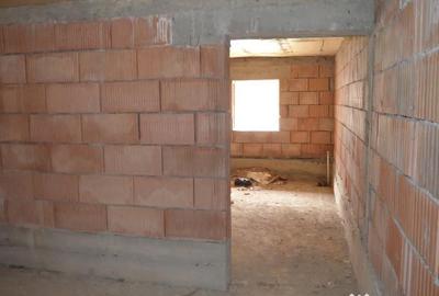 Casă cu 5 camere cu Teren 554 Mp în Piața - 4