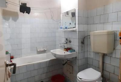 Apartament cu 3 camere decomandat în Micro 16