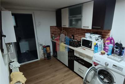 Piata Saraca-Casa 3 cam 100mp utili toate utilitatile teren - 2