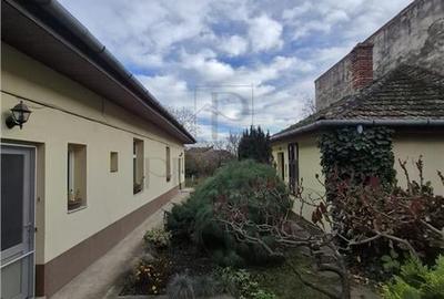 Propietate cu 2 case individuale - ingrijite - pe un teren de 800mp - zona excel - 6