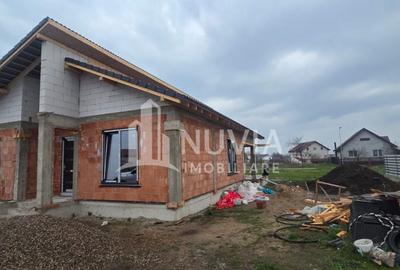 Casă cu 4 camere cu Teren 450 Mp în Micești - 2