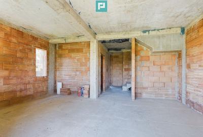 Casă cu 4 camere cu Teren 323 Mp în Moșnița Nouă