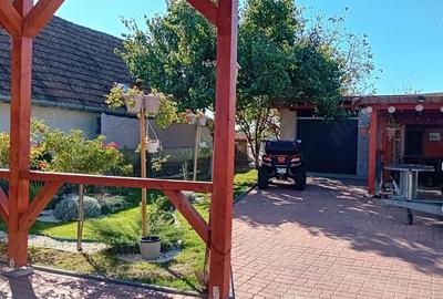 Casă cu 4 camere cu Teren 1350 Mp în Vărșand - 1