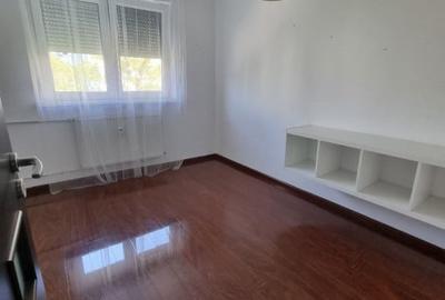 Apartament cu 4 camere decomandat în Titan - 7