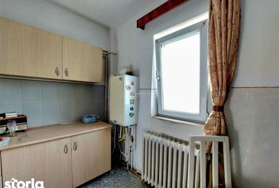 Apartament cu 3 camere decomandat în Piața - 16