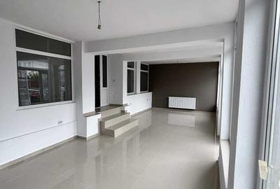 Apartament cu 4 camere nedecomandat în Pianu - 2