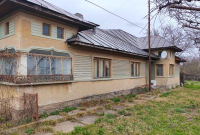 Casă cu 4 camere cu Teren 2417 Mp în Central - 3