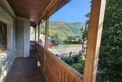 Casă cu 7 camere cu Teren 1134 Mp în Tarcău - 50