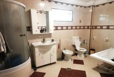 Casă cu 7 camere cu Teren 400 Mp în Domnești - 1