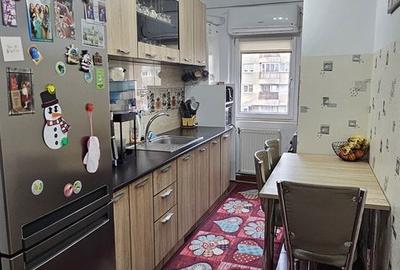 Apartament cu 2 camere decomandat în 13 Decembrie - 14
