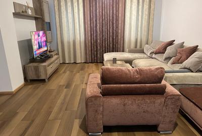 Casă cu 7 camere cu Teren 221 Mp în Obor