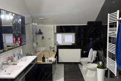 Casă cu 8 camere cu Teren 5000 Mp în Malu Mare - 10