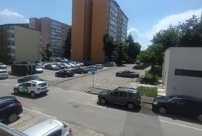 Apartament cu 2 camere decomandat în Micro 6 - 15