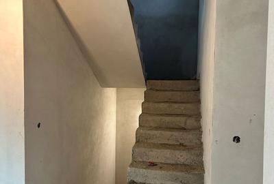 Casă cu 4 camere în Central - 2