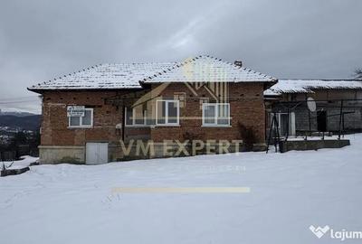 Casă cu 4 camere cu Teren 3038 Mp în Albești - 6