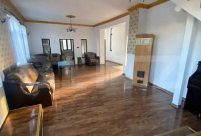 Casă cu 10 camere în Cetate - 1