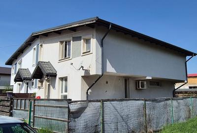 Casă cu 4 camere cu Teren 261 Mp în Central - 2