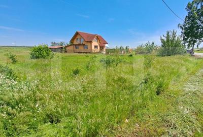 Teren de 2000 mp, în Pielești